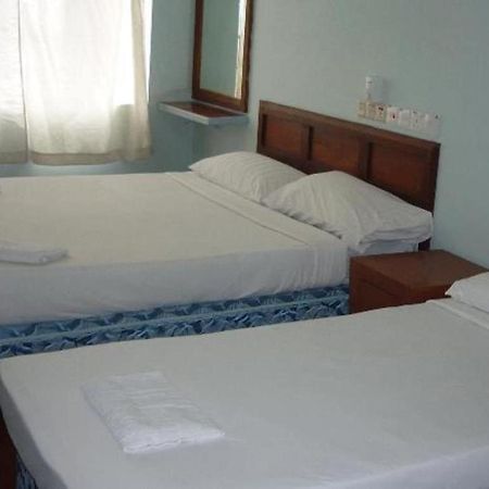 J &J Hotel Kota Kinabalu Exteriör bild