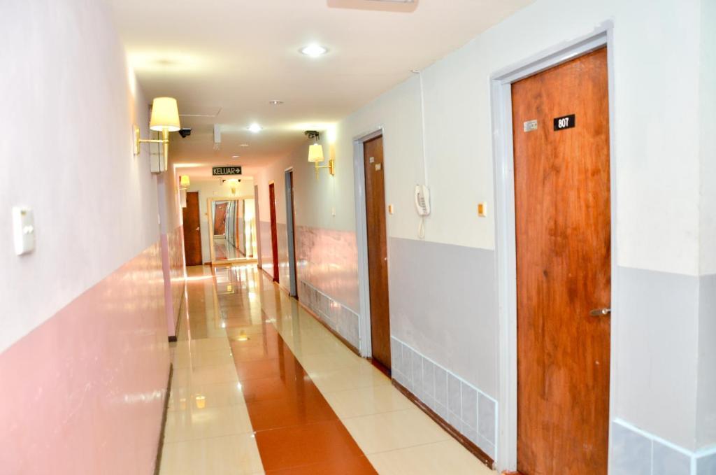 J &J Hotel Kota Kinabalu Exteriör bild
